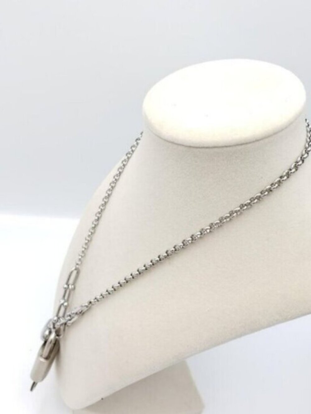 Authentic Louis Vuitton Silver LockUnbranded Stainless Steel Plated Silver Chain - Picture 5 of 13